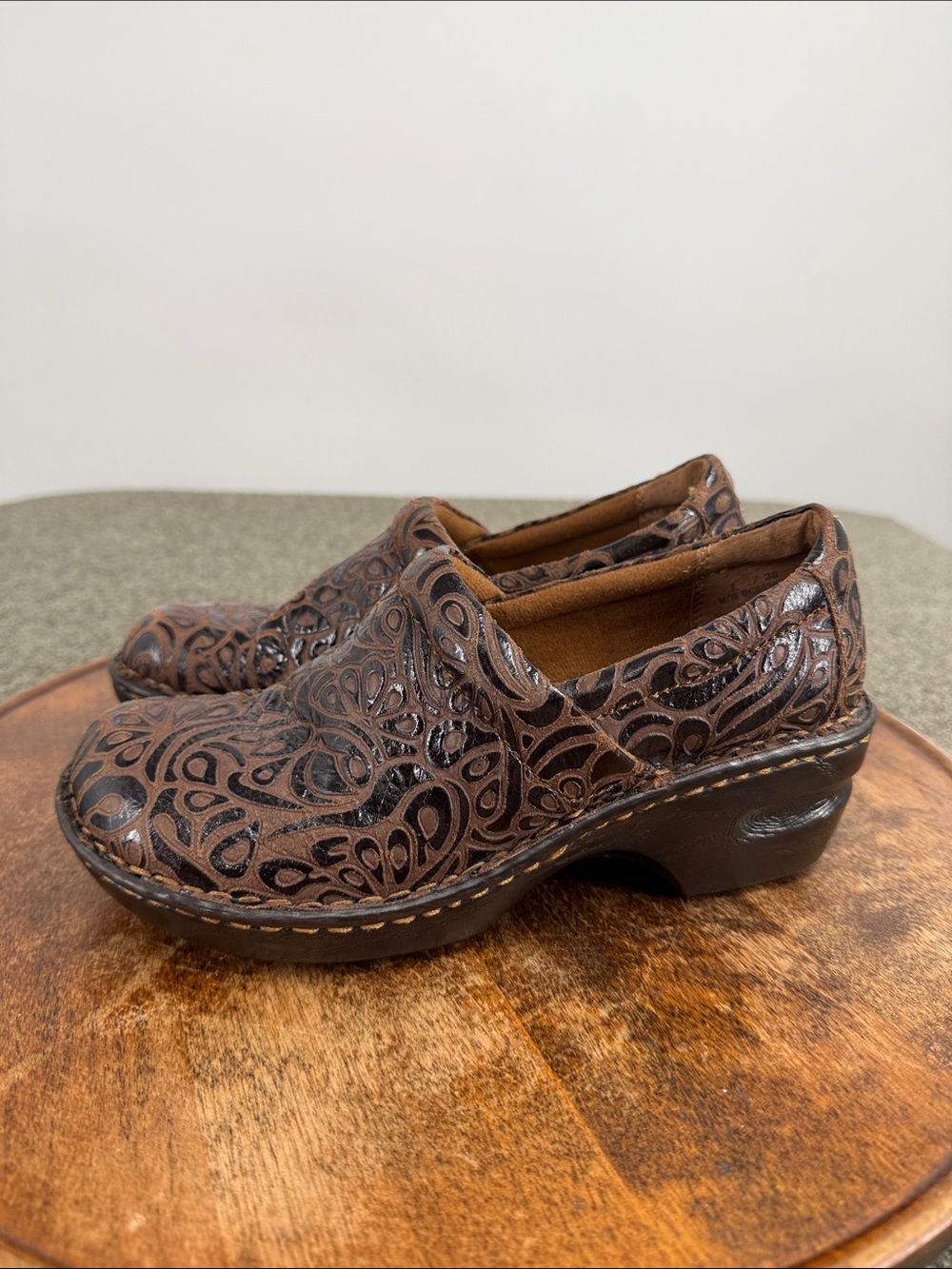 b.o.c. Born Concept Shoes Wm 7 Peggy Slip On Wedge Brown Patterned Leather Clogs